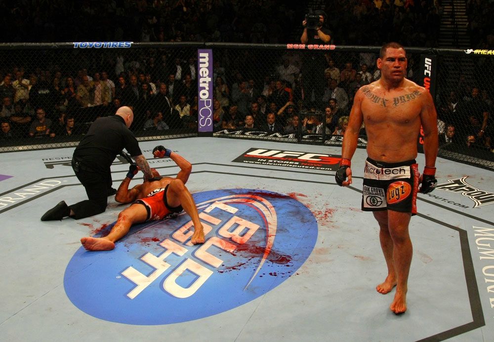 cain-velasquez-destorys-bigfoot-silva_zps71585163.jpg