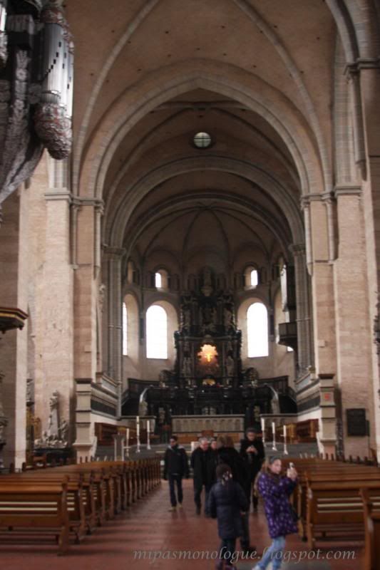  photo trier-cathedral-interior_zps1c6a776c.jpg