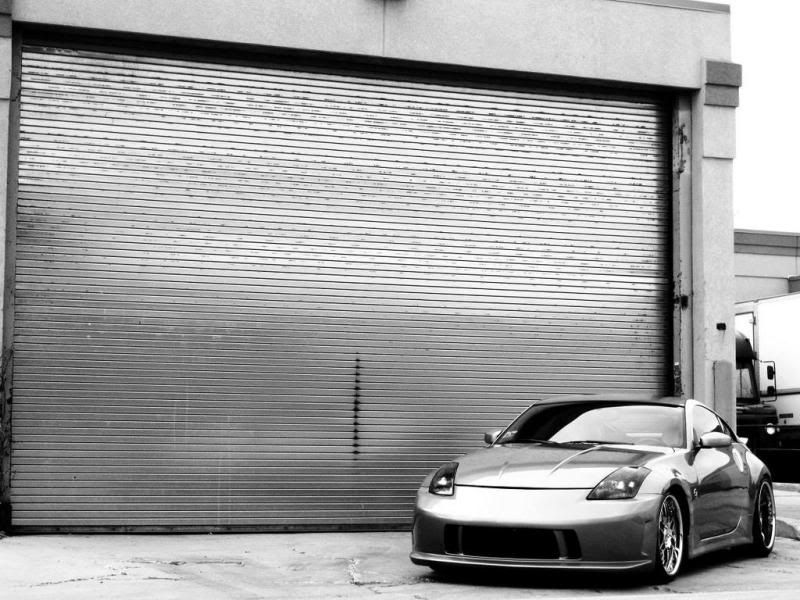 http://i68.photobucket.com/albums/i22/latinolover4life/silver350z.jpg