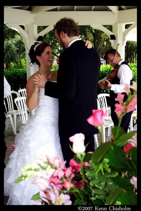 IMAGE: http://i68.photobucket.com/albums/i27/genericoffset/lisa%20dan%20wedding/WEDDING5copy.jpg