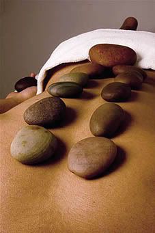 massagem com pedras