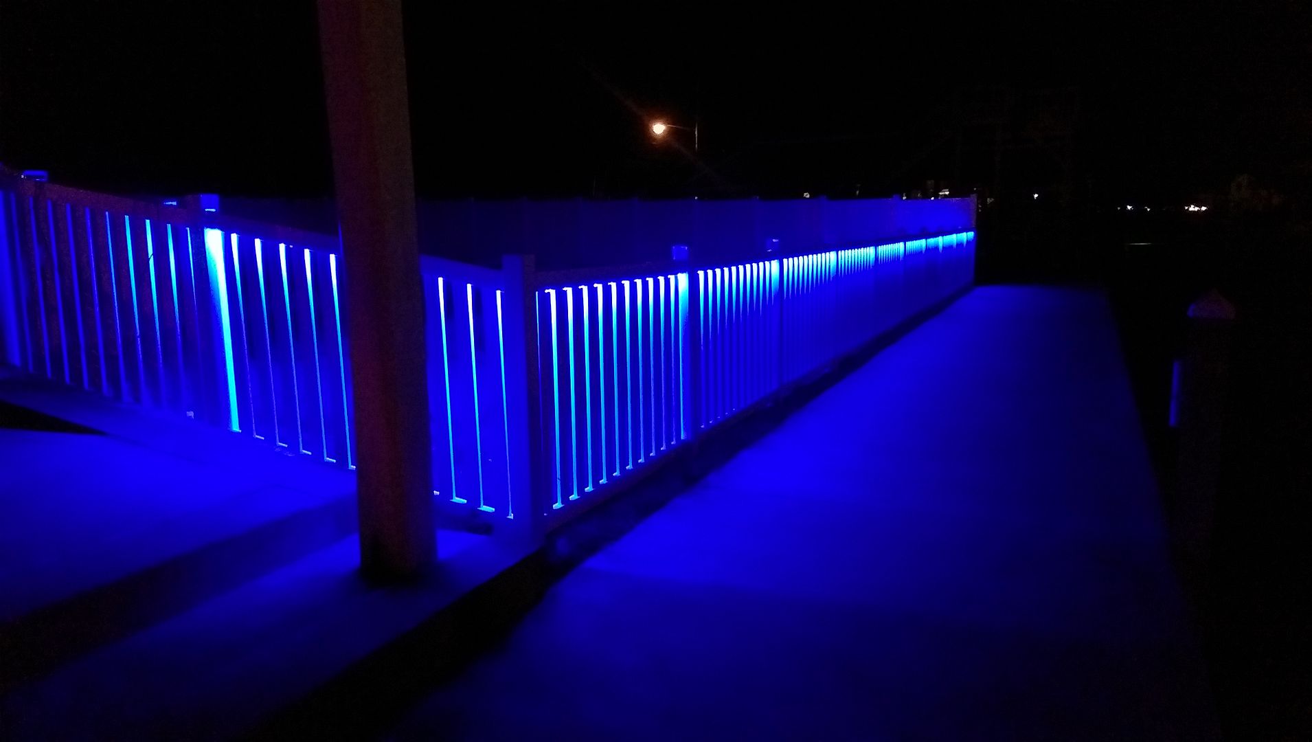 Fence%20light2_zps5lpsnon9.jpg