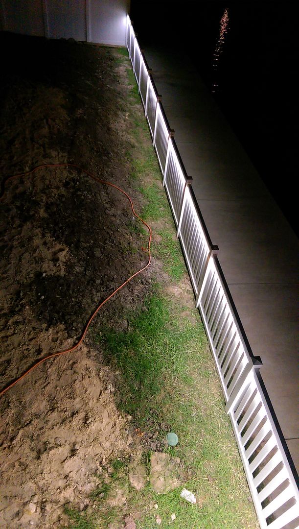 Fence%20light3_zps2wndrldr.jpg