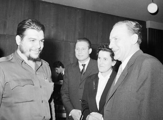 K&aacute;d&aacute;r &eacute;s Guevara