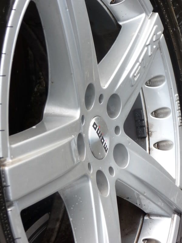 Full set of 4 momo GTR 5 spoke alloys with 235 55ZR17 tyres